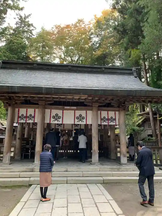 諏訪大社の{uncategorized: "未分類", other: "その他", undefined: "問題あり", building: "その他建物", grave: "お墓", sacred_gate: "鳥居", guardian: "狛犬", statue: "像", buddha: "仏像", history: "歴史", nature: "自然", garden: "庭園", animal: "動物", pagoda: "塔", temizu: "手水舎", mountain_gate: "山門・神門", sanctuary: "本殿・本堂", subordinate: "末社・摂社", art: "芸術", scenery: "景色", jizo: "地蔵", ema: "絵馬", goshuin: "御朱印", omikuji: "おみくじ", items: "授与品その他", amulet: "お守り", goshuincho: "御朱印帳", eats: "食事", festival: "お祭り", votive_dance: "神楽", shichigosan: "七五三参", wedding: "結婚式", experience: "体験その他", initially: "初詣", around: "周辺", anti_infection: "感染症対策"}