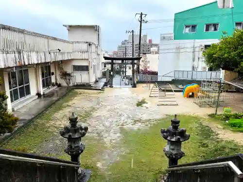 安里八幡宮の建物その他