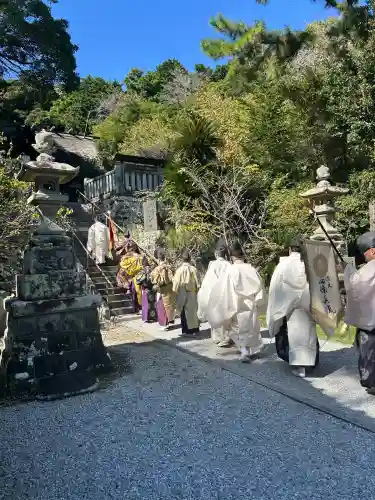 高家神社の{uncategorized: "未分類", other: "その他", undefined: "問題あり", building: "その他建物", grave: "お墓", sacred_gate: "鳥居", guardian: "狛犬", statue: "像", buddha: "仏像", history: "歴史", nature: "自然", garden: "庭園", animal: "動物", pagoda: "塔", temizu: "手水舎", mountain_gate: "山門・神門", sanctuary: "本殿・本堂", subordinate: "末社・摂社", art: "芸術", scenery: "景色", jizo: "地蔵", ema: "絵馬", goshuin: "御朱印", omikuji: "おみくじ", items: "授与品その他", amulet: "お守り", goshuincho: "御朱印帳", eats: "食事", festival: "お祭り", votive_dance: "神楽", shichigosan: "七五三参", wedding: "結婚式", experience: "体験その他", initially: "初詣", around: "周辺", anti_infection: "感染症対策"}