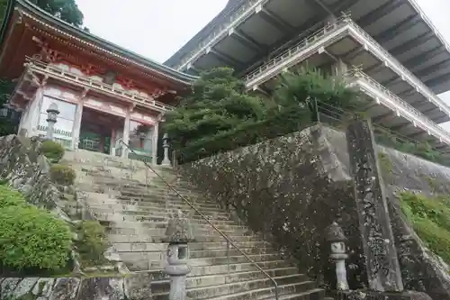 青岸渡寺の山門・神門