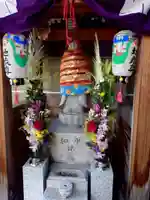 地蔵盆のためにお地蔵様も着飾っております。