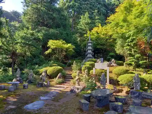 護国寺の庭園