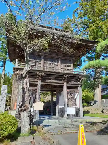 宝持院の山門