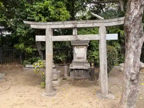 吉田春日神社の{uncategorized: "未分類", other: "その他", undefined: "問題あり", building: "その他建物", grave: "お墓", sacred_gate: "鳥居", guardian: "狛犬", statue: "像", buddha: "仏像", history: "歴史", nature: "自然", garden: "庭園", animal: "動物", pagoda: "塔", temizu: "手水舎", mountain_gate: "山門・神門", sanctuary: "本殿・本堂", subordinate: "末社・摂社", art: "芸術", scenery: "景色", jizo: "地蔵", ema: "絵馬", goshuin: "御朱印", omikuji: "おみくじ", items: "授与品その他", amulet: "お守り", goshuincho: "御朱印帳", eats: "食事", festival: "お祭り", votive_dance: "神楽", shichigosan: "七五三参", wedding: "結婚式", experience: "体験その他", initially: "初詣", around: "周辺", anti_infection: "感染症対策"}