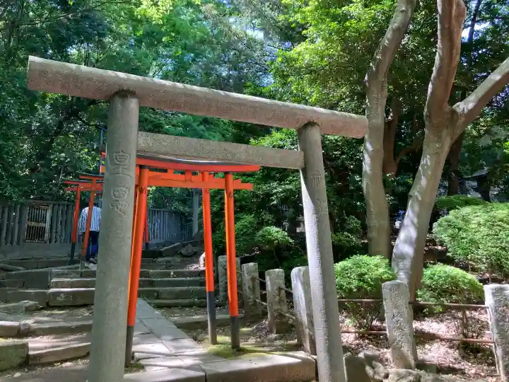 根津神社の{uncategorized: "未分類", other: "その他", undefined: "問題あり", building: "その他建物", grave: "お墓", sacred_gate: "鳥居", guardian: "狛犬", statue: "像", buddha: "仏像", history: "歴史", nature: "自然", garden: "庭園", animal: "動物", pagoda: "塔", temizu: "手水舎", mountain_gate: "山門・神門", sanctuary: "本殿・本堂", subordinate: "末社・摂社", art: "芸術", scenery: "景色", jizo: "地蔵", ema: "絵馬", goshuin: "御朱印", omikuji: "おみくじ", items: "授与品その他", amulet: "お守り", goshuincho: "御朱印帳", eats: "食事", festival: "お祭り", votive_dance: "神楽", shichigosan: "七五三参", wedding: "結婚式", experience: "体験その他", initially: "初詣", around: "周辺", anti_infection: "感染症対策"}