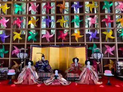 白鳥神社の{uncategorized: "未分類", other: "その他", undefined: "問題あり", building: "その他建物", grave: "お墓", sacred_gate: "鳥居", guardian: "狛犬", statue: "像", buddha: "仏像", history: "歴史", nature: "自然", garden: "庭園", animal: "動物", pagoda: "塔", temizu: "手水舎", mountain_gate: "山門・神門", sanctuary: "本殿・本堂", subordinate: "末社・摂社", art: "芸術", scenery: "景色", jizo: "地蔵", ema: "絵馬", goshuin: "御朱印", omikuji: "おみくじ", items: "授与品その他", amulet: "お守り", goshuincho: "御朱印帳", eats: "食事", festival: "お祭り", votive_dance: "神楽", shichigosan: "七五三参", wedding: "結婚式", experience: "体験その他", initially: "初詣", around: "周辺", anti_infection: "感染症対策"}