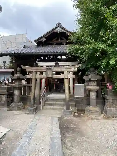 被官稲荷神社の鳥居