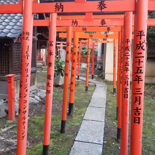 三囲神社の鳥居