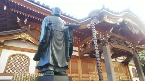 蓮乗寺の像