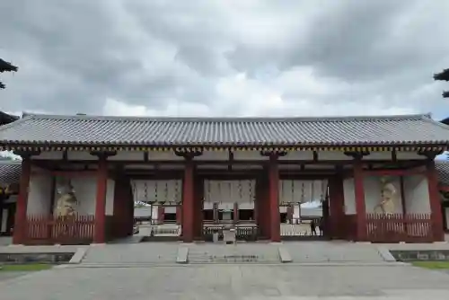 薬師寺の山門・神門