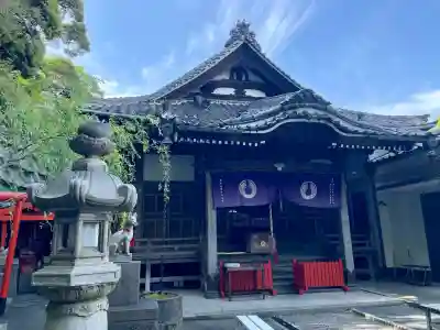 徳寿院の{uncategorized: "未分類", other: "その他", undefined: "問題あり", building: "その他建物", grave: "お墓", sacred_gate: "鳥居", guardian: "狛犬", statue: "像", buddha: "仏像", history: "歴史", nature: "自然", garden: "庭園", animal: "動物", pagoda: "塔", temizu: "手水舎", mountain_gate: "山門・神門", sanctuary: "本殿・本堂", subordinate: "末社・摂社", art: "芸術", scenery: "景色", jizo: "地蔵", ema: "絵馬", goshuin: "御朱印", omikuji: "おみくじ", items: "授与品その他", amulet: "お守り", goshuincho: "御朱印帳", eats: "食事", festival: "お祭り", votive_dance: "神楽", shichigosan: "七五三参", wedding: "結婚式", experience: "体験その他", initially: "初詣", around: "周辺", anti_infection: "感染症対策"}