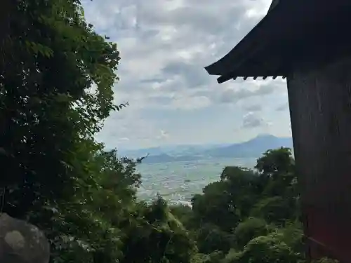 厳魂神社（金刀比羅宮奥社）の{uncategorized: "未分類", other: "その他", undefined: "問題あり", building: "その他建物", grave: "お墓", sacred_gate: "鳥居", guardian: "狛犬", statue: "像", buddha: "仏像", history: "歴史", nature: "自然", garden: "庭園", animal: "動物", pagoda: "塔", temizu: "手水舎", mountain_gate: "山門・神門", sanctuary: "本殿・本堂", subordinate: "末社・摂社", art: "芸術", scenery: "景色", jizo: "地蔵", ema: "絵馬", goshuin: "御朱印", omikuji: "おみくじ", items: "授与品その他", amulet: "お守り", goshuincho: "御朱印帳", eats: "食事", festival: "お祭り", votive_dance: "神楽", shichigosan: "七五三参", wedding: "結婚式", experience: "体験その他", initially: "初詣", around: "周辺", anti_infection: "感染症対策"}