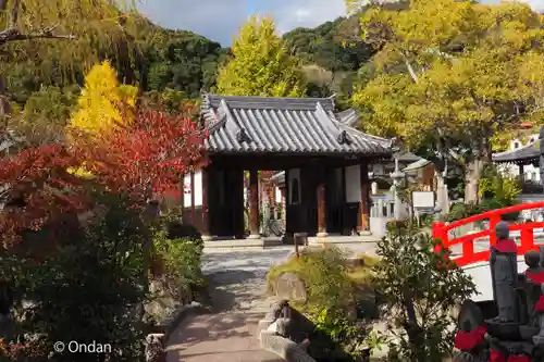 正覚院の山門