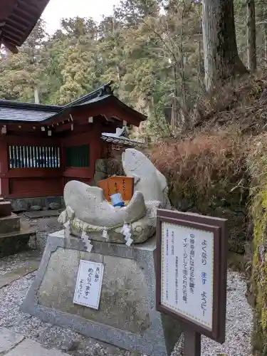 日光二荒山神社の{uncategorized: "未分類", other: "その他", undefined: "問題あり", building: "その他建物", grave: "お墓", sacred_gate: "鳥居", guardian: "狛犬", statue: "像", buddha: "仏像", history: "歴史", nature: "自然", garden: "庭園", animal: "動物", pagoda: "塔", temizu: "手水舎", mountain_gate: "山門・神門", sanctuary: "本殿・本堂", subordinate: "末社・摂社", art: "芸術", scenery: "景色", jizo: "地蔵", ema: "絵馬", goshuin: "御朱印", omikuji: "おみくじ", items: "授与品その他", amulet: "お守り", goshuincho: "御朱印帳", eats: "食事", festival: "お祭り", votive_dance: "神楽", shichigosan: "七五三参", wedding: "結婚式", experience: "体験その他", initially: "初詣", around: "周辺", anti_infection: "感染症対策"}