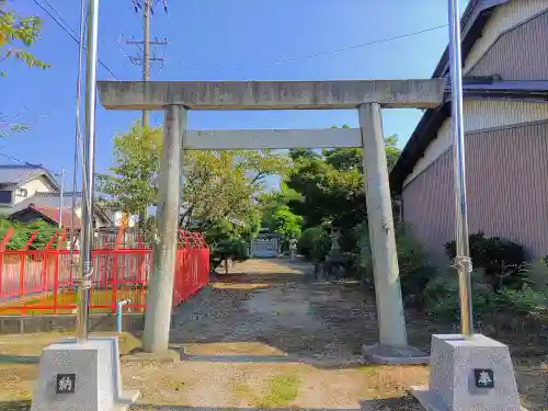 裳咋神社（目比）の鳥居