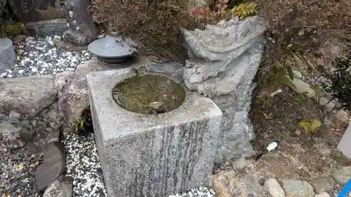 龍岡寺の手水舎