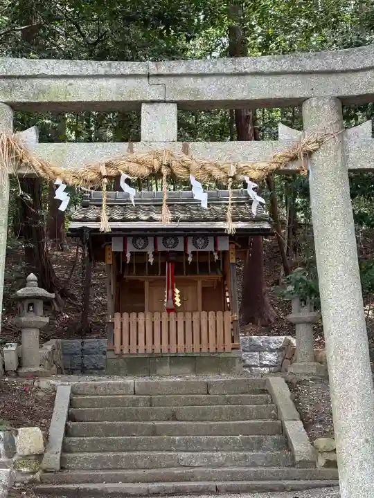 小槻神社の{uncategorized: "未分類", other: "その他", undefined: "問題あり", building: "その他建物", grave: "お墓", sacred_gate: "鳥居", guardian: "狛犬", statue: "像", buddha: "仏像", history: "歴史", nature: "自然", garden: "庭園", animal: "動物", pagoda: "塔", temizu: "手水舎", mountain_gate: "山門・神門", sanctuary: "本殿・本堂", subordinate: "末社・摂社", art: "芸術", scenery: "景色", jizo: "地蔵", ema: "絵馬", goshuin: "御朱印", omikuji: "おみくじ", items: "授与品その他", amulet: "お守り", goshuincho: "御朱印帳", eats: "食事", festival: "お祭り", votive_dance: "神楽", shichigosan: "七五三参", wedding: "結婚式", experience: "体験その他", initially: "初詣", around: "周辺", anti_infection: "感染症対策"}