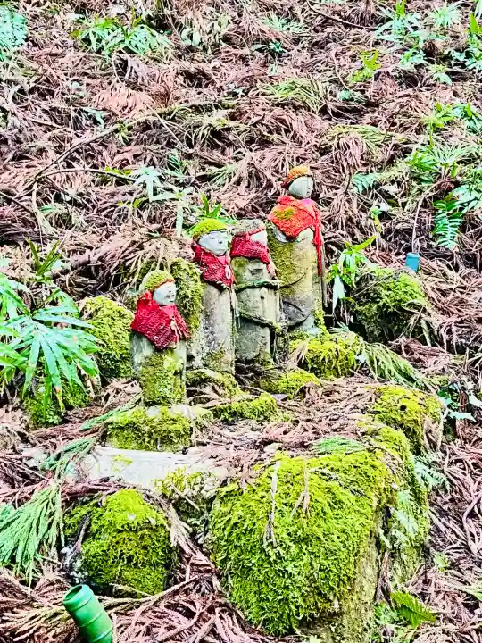 岩井堂(圓融寺境外観音堂)の{uncategorized: "未分類", other: "その他", undefined: "問題あり", building: "その他建物", grave: "お墓", sacred_gate: "鳥居", guardian: "狛犬", statue: "像", buddha: "仏像", history: "歴史", nature: "自然", garden: "庭園", animal: "動物", pagoda: "塔", temizu: "手水舎", mountain_gate: "山門・神門", sanctuary: "本殿・本堂", subordinate: "末社・摂社", art: "芸術", scenery: "景色", jizo: "地蔵", ema: "絵馬", goshuin: "御朱印", omikuji: "おみくじ", items: "授与品その他", amulet: "お守り", goshuincho: "御朱印帳", eats: "食事", festival: "お祭り", votive_dance: "神楽", shichigosan: "七五三参", wedding: "結婚式", experience: "体験その他", initially: "初詣", around: "周辺", anti_infection: "感染症対策"}