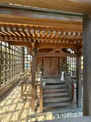上野森稲荷神社の{uncategorized: "未分類", other: "その他", undefined: "問題あり", building: "その他建物", grave: "お墓", sacred_gate: "鳥居", guardian: "狛犬", statue: "像", buddha: "仏像", history: "歴史", nature: "自然", garden: "庭園", animal: "動物", pagoda: "塔", temizu: "手水舎", mountain_gate: "山門・神門", sanctuary: "本殿・本堂", subordinate: "末社・摂社", art: "芸術", scenery: "景色", jizo: "地蔵", ema: "絵馬", goshuin: "御朱印", omikuji: "おみくじ", items: "授与品その他", amulet: "お守り", goshuincho: "御朱印帳", eats: "食事", festival: "お祭り", votive_dance: "神楽", shichigosan: "七五三参", wedding: "結婚式", experience: "体験その他", initially: "初詣", around: "周辺", anti_infection: "感染症対策"}