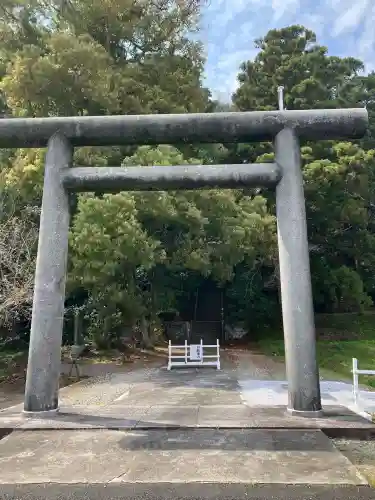 莫越山神社の{uncategorized: "未分類", other: "その他", undefined: "問題あり", building: "その他建物", grave: "お墓", sacred_gate: "鳥居", guardian: "狛犬", statue: "像", buddha: "仏像", history: "歴史", nature: "自然", garden: "庭園", animal: "動物", pagoda: "塔", temizu: "手水舎", mountain_gate: "山門・神門", sanctuary: "本殿・本堂", subordinate: "末社・摂社", art: "芸術", scenery: "景色", jizo: "地蔵", ema: "絵馬", goshuin: "御朱印", omikuji: "おみくじ", items: "授与品その他", amulet: "お守り", goshuincho: "御朱印帳", eats: "食事", festival: "お祭り", votive_dance: "神楽", shichigosan: "七五三参", wedding: "結婚式", experience: "体験その他", initially: "初詣", around: "周辺", anti_infection: "感染症対策"}
