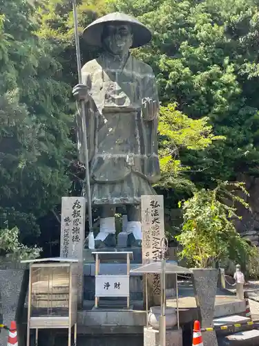 大窪寺の像