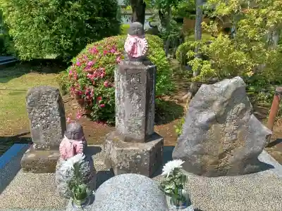 廣渡寺の{uncategorized: "未分類", other: "その他", undefined: "問題あり", building: "その他建物", grave: "お墓", sacred_gate: "鳥居", guardian: "狛犬", statue: "像", buddha: "仏像", history: "歴史", nature: "自然", garden: "庭園", animal: "動物", pagoda: "塔", temizu: "手水舎", mountain_gate: "山門・神門", sanctuary: "本殿・本堂", subordinate: "末社・摂社", art: "芸術", scenery: "景色", jizo: "地蔵", ema: "絵馬", goshuin: "御朱印", omikuji: "おみくじ", items: "授与品その他", amulet: "お守り", goshuincho: "御朱印帳", eats: "食事", festival: "お祭り", votive_dance: "神楽", shichigosan: "七五三参", wedding: "結婚式", experience: "体験その他", initially: "初詣", around: "周辺", anti_infection: "感染症対策"}