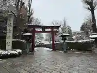 根津神社の{uncategorized: "未分類", other: "その他", undefined: "問題あり", building: "その他建物", grave: "お墓", sacred_gate: "鳥居", guardian: "狛犬", statue: "像", buddha: "仏像", history: "歴史", nature: "自然", garden: "庭園", animal: "動物", pagoda: "塔", temizu: "手水舎", mountain_gate: "山門・神門", sanctuary: "本殿・本堂", subordinate: "末社・摂社", art: "芸術", scenery: "景色", jizo: "地蔵", ema: "絵馬", goshuin: "御朱印", omikuji: "おみくじ", items: "授与品その他", amulet: "お守り", goshuincho: "御朱印帳", eats: "食事", festival: "お祭り", votive_dance: "神楽", shichigosan: "七五三参", wedding: "結婚式", experience: "体験その他", initially: "初詣", around: "周辺", anti_infection: "感染症対策"}