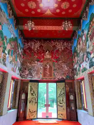 ワットパクナム日本別院の本殿・本堂