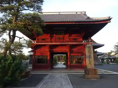 徳願寺の山門・神門