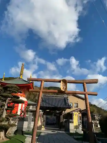 八浄寺の山門