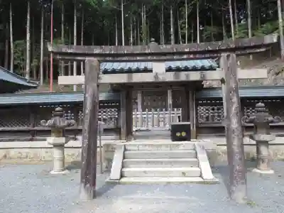 高野山金剛峯寺奥の院の鳥居