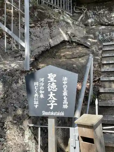 日本寺の{uncategorized: "未分類", other: "その他", undefined: "問題あり", building: "その他建物", grave: "お墓", sacred_gate: "鳥居", guardian: "狛犬", statue: "像", buddha: "仏像", history: "歴史", nature: "自然", garden: "庭園", animal: "動物", pagoda: "塔", temizu: "手水舎", mountain_gate: "山門・神門", sanctuary: "本殿・本堂", subordinate: "末社・摂社", art: "芸術", scenery: "景色", jizo: "地蔵", ema: "絵馬", goshuin: "御朱印", omikuji: "おみくじ", items: "授与品その他", amulet: "お守り", goshuincho: "御朱印帳", eats: "食事", festival: "お祭り", votive_dance: "神楽", shichigosan: "七五三参", wedding: "結婚式", experience: "体験その他", initially: "初詣", around: "周辺", anti_infection: "感染症対策"}