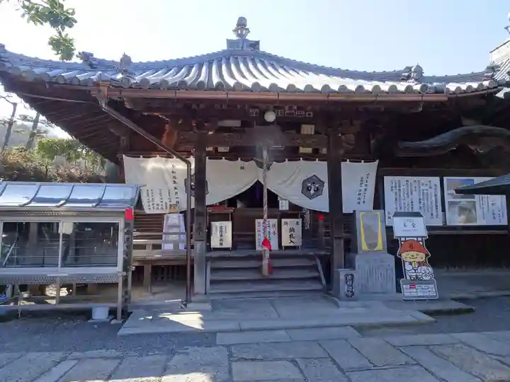 出釋迦寺の本殿・本堂