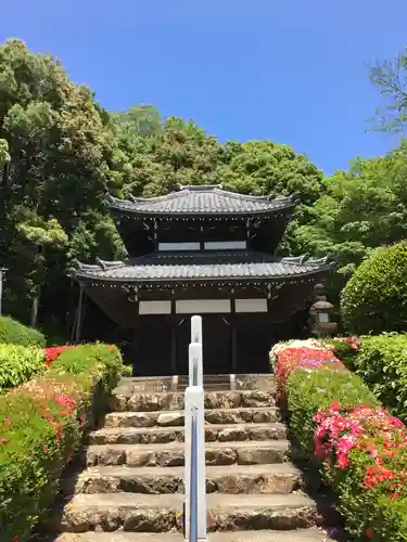 護国之寺の本殿