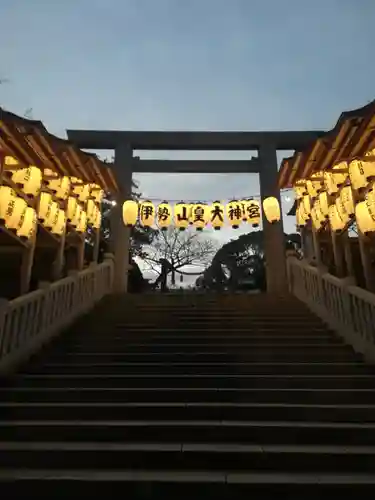 伊勢山皇大神宮の鳥居