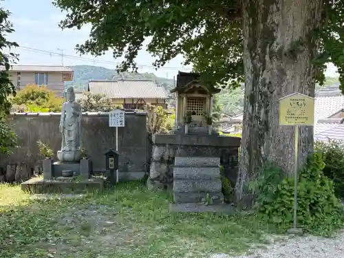 橋寺 放生院の{uncategorized: "未分類", other: "その他", undefined: "問題あり", building: "その他建物", grave: "お墓", sacred_gate: "鳥居", guardian: "狛犬", statue: "像", buddha: "仏像", history: "歴史", nature: "自然", garden: "庭園", animal: "動物", pagoda: "塔", temizu: "手水舎", mountain_gate: "山門・神門", sanctuary: "本殿・本堂", subordinate: "末社・摂社", art: "芸術", scenery: "景色", jizo: "地蔵", ema: "絵馬", goshuin: "御朱印", omikuji: "おみくじ", items: "授与品その他", amulet: "お守り", goshuincho: "御朱印帳", eats: "食事", festival: "お祭り", votive_dance: "神楽", shichigosan: "七五三参", wedding: "結婚式", experience: "体験その他", initially: "初詣", around: "周辺", anti_infection: "感染症対策"}