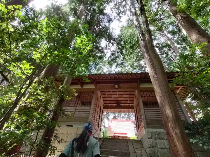 素盞嗚尊神社の山門・神門