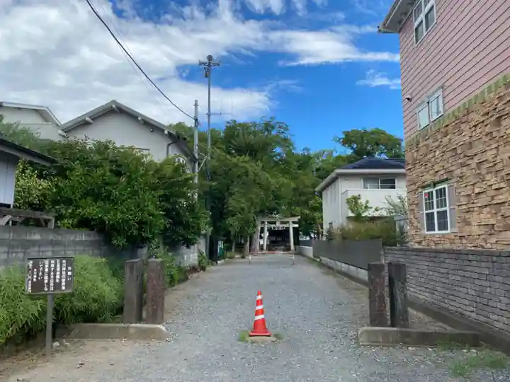 氷川社の山門・神門