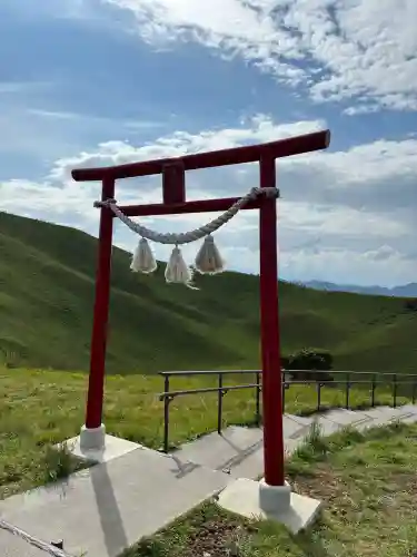 大室山浅間神社の{uncategorized: "未分類", other: "その他", undefined: "問題あり", building: "その他建物", grave: "お墓", sacred_gate: "鳥居", guardian: "狛犬", statue: "像", buddha: "仏像", history: "歴史", nature: "自然", garden: "庭園", animal: "動物", pagoda: "塔", temizu: "手水舎", mountain_gate: "山門・神門", sanctuary: "本殿・本堂", subordinate: "末社・摂社", art: "芸術", scenery: "景色", jizo: "地蔵", ema: "絵馬", goshuin: "御朱印", omikuji: "おみくじ", items: "授与品その他", amulet: "お守り", goshuincho: "御朱印帳", eats: "食事", festival: "お祭り", votive_dance: "神楽", shichigosan: "七五三参", wedding: "結婚式", experience: "体験その他", initially: "初詣", around: "周辺", anti_infection: "感染症対策"}
