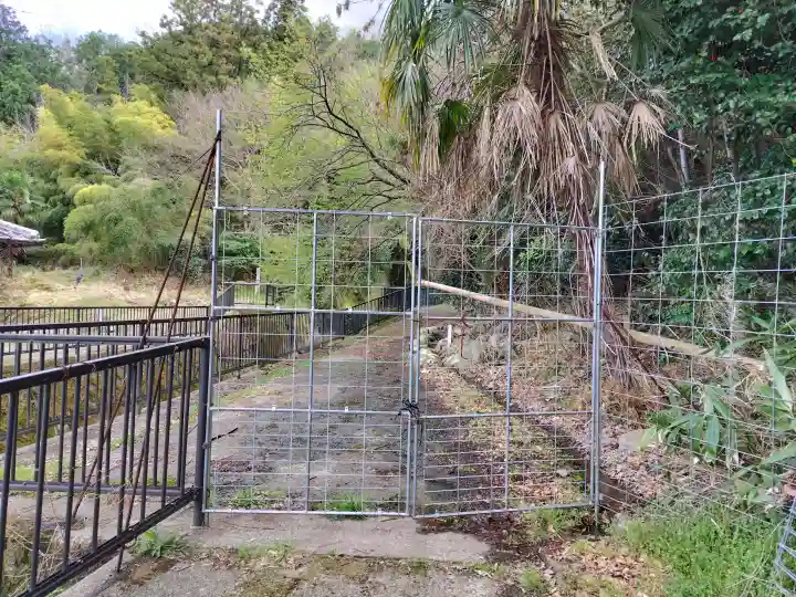 國狭槌神社の{uncategorized: "未分類", other: "その他", undefined: "問題あり", building: "その他建物", grave: "お墓", sacred_gate: "鳥居", guardian: "狛犬", statue: "像", buddha: "仏像", history: "歴史", nature: "自然", garden: "庭園", animal: "動物", pagoda: "塔", temizu: "手水舎", mountain_gate: "山門・神門", sanctuary: "本殿・本堂", subordinate: "末社・摂社", art: "芸術", scenery: "景色", jizo: "地蔵", ema: "絵馬", goshuin: "御朱印", omikuji: "おみくじ", items: "授与品その他", amulet: "お守り", goshuincho: "御朱印帳", eats: "食事", festival: "お祭り", votive_dance: "神楽", shichigosan: "七五三参", wedding: "結婚式", experience: "体験その他", initially: "初詣", around: "周辺", anti_infection: "感染症対策"}