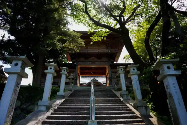 降松神社の山門・神門