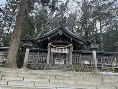 諏訪大社上社前宮の{uncategorized: "未分類", other: "その他", undefined: "問題あり", building: "その他建物", grave: "お墓", sacred_gate: "鳥居", guardian: "狛犬", statue: "像", buddha: "仏像", history: "歴史", nature: "自然", garden: "庭園", animal: "動物", pagoda: "塔", temizu: "手水舎", mountain_gate: "山門・神門", sanctuary: "本殿・本堂", subordinate: "末社・摂社", art: "芸術", scenery: "景色", jizo: "地蔵", ema: "絵馬", goshuin: "御朱印", omikuji: "おみくじ", items: "授与品その他", amulet: "お守り", goshuincho: "御朱印帳", eats: "食事", festival: "お祭り", votive_dance: "神楽", shichigosan: "七五三参", wedding: "結婚式", experience: "体験その他", initially: "初詣", around: "周辺", anti_infection: "感染症対策"}