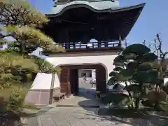 光明寺の山門