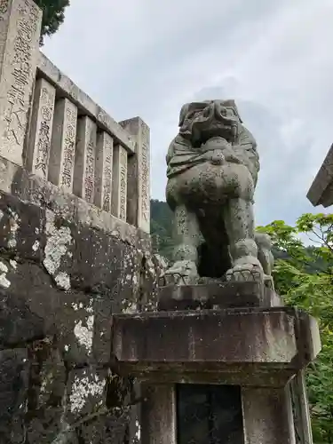 大山阿夫利神社の狛犬