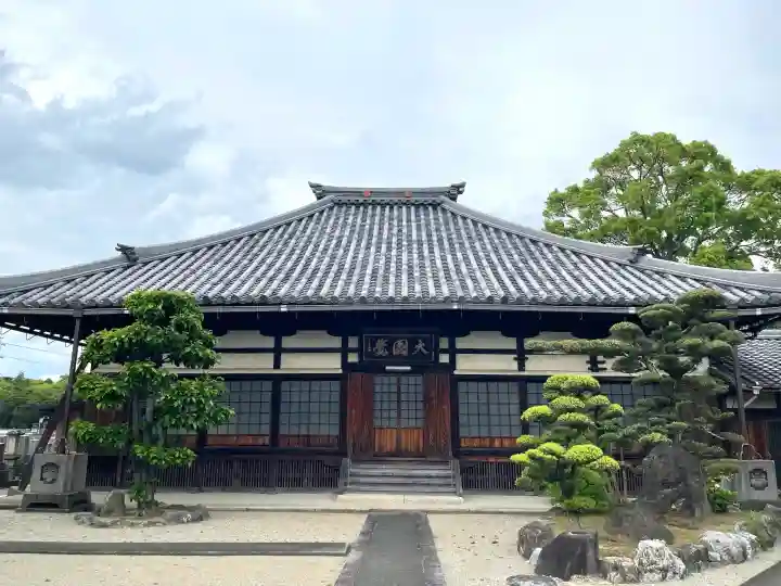 盛禅寺の{uncategorized: "未分類", other: "その他", undefined: "問題あり", building: "その他建物", grave: "お墓", sacred_gate: "鳥居", guardian: "狛犬", statue: "像", buddha: "仏像", history: "歴史", nature: "自然", garden: "庭園", animal: "動物", pagoda: "塔", temizu: "手水舎", mountain_gate: "山門・神門", sanctuary: "本殿・本堂", subordinate: "末社・摂社", art: "芸術", scenery: "景色", jizo: "地蔵", ema: "絵馬", goshuin: "御朱印", omikuji: "おみくじ", items: "授与品その他", amulet: "お守り", goshuincho: "御朱印帳", eats: "食事", festival: "お祭り", votive_dance: "神楽", shichigosan: "七五三参", wedding: "結婚式", experience: "体験その他", initially: "初詣", around: "周辺", anti_infection: "感染症対策"}