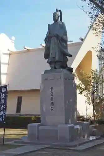 玉造稲荷神社の像