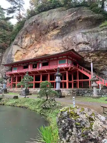 達谷西光寺の本殿