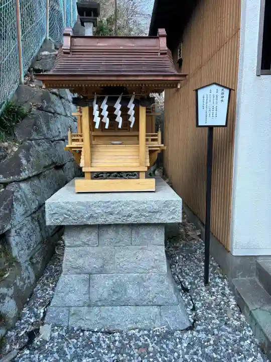 叶神社 (西叶神社)の{uncategorized: "未分類", other: "その他", undefined: "問題あり", building: "その他建物", grave: "お墓", sacred_gate: "鳥居", guardian: "狛犬", statue: "像", buddha: "仏像", history: "歴史", nature: "自然", garden: "庭園", animal: "動物", pagoda: "塔", temizu: "手水舎", mountain_gate: "山門・神門", sanctuary: "本殿・本堂", subordinate: "末社・摂社", art: "芸術", scenery: "景色", jizo: "地蔵", ema: "絵馬", goshuin: "御朱印", omikuji: "おみくじ", items: "授与品その他", amulet: "お守り", goshuincho: "御朱印帳", eats: "食事", festival: "お祭り", votive_dance: "神楽", shichigosan: "七五三参", wedding: "結婚式", experience: "体験その他", initially: "初詣", around: "周辺", anti_infection: "感染症対策"}