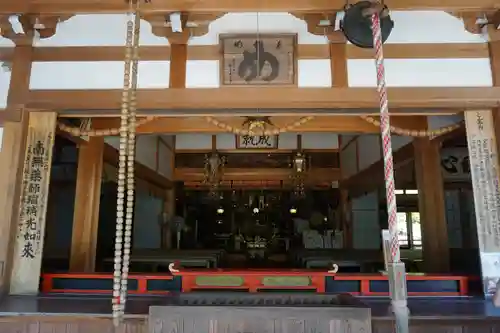 目の霊山　油山寺の本殿・本堂