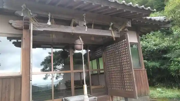 貫権現芝津神社の本殿・本堂
